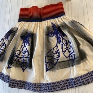 Muntsho Skirt Size Large‎